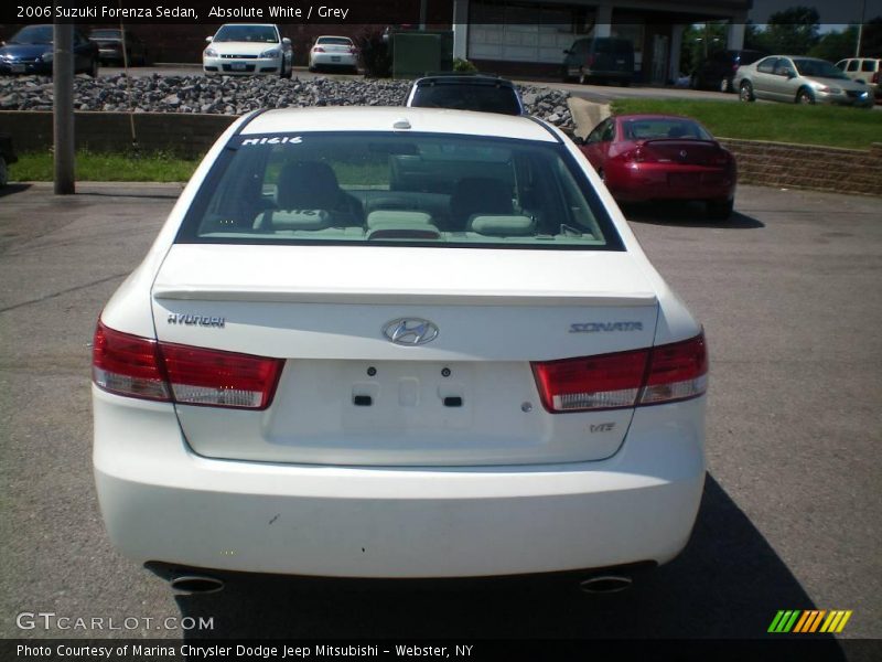 Absolute White / Grey 2006 Suzuki Forenza Sedan