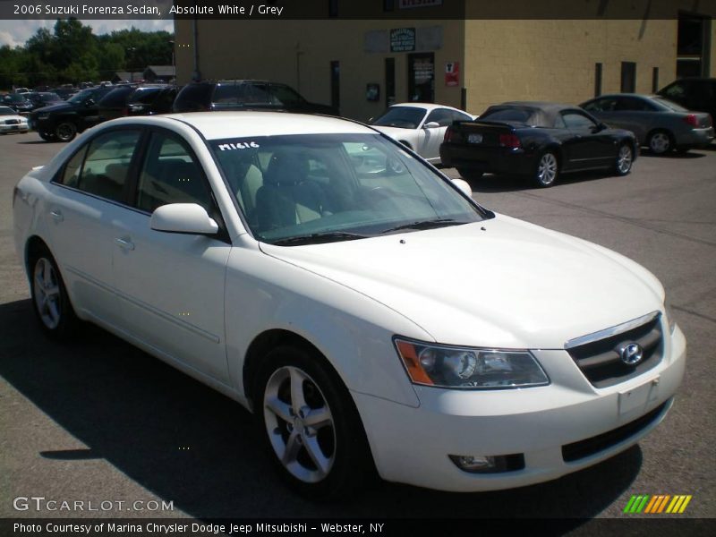 Absolute White / Grey 2006 Suzuki Forenza Sedan