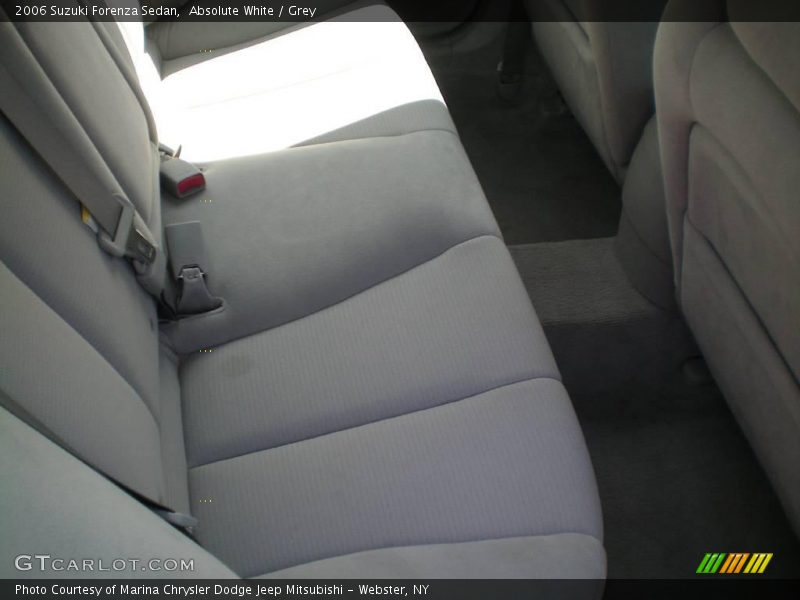Absolute White / Grey 2006 Suzuki Forenza Sedan