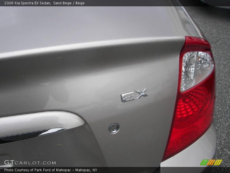 Sand Beige / Beige 2006 Kia Spectra EX Sedan