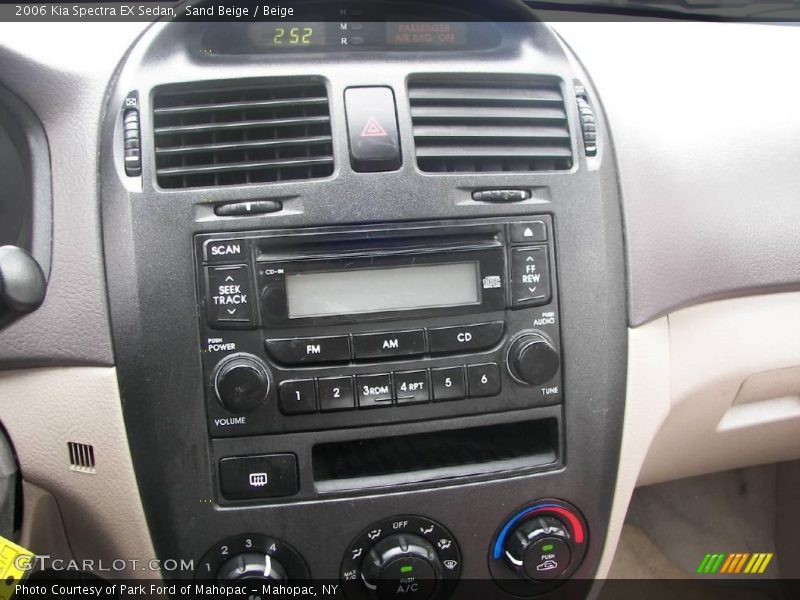 Sand Beige / Beige 2006 Kia Spectra EX Sedan