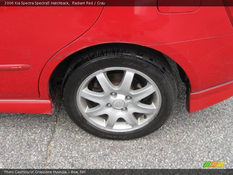 Radiant Red / Gray 2006 Kia Spectra Spectra5 Hatchback