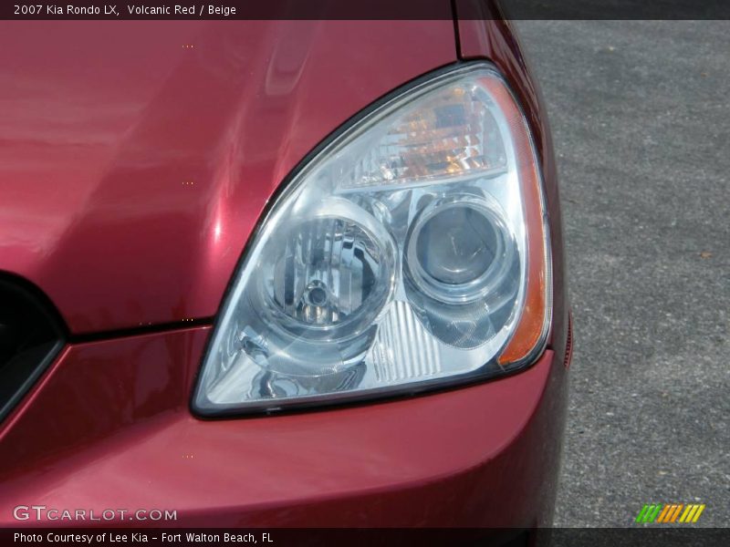 Volcanic Red / Beige 2007 Kia Rondo LX