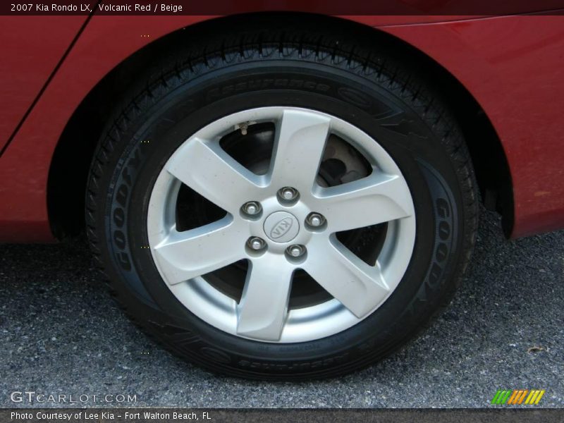 Volcanic Red / Beige 2007 Kia Rondo LX