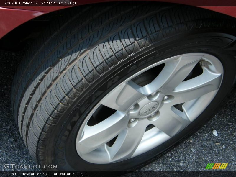 Volcanic Red / Beige 2007 Kia Rondo LX