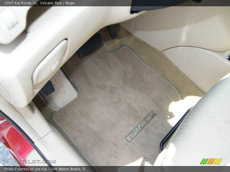 Volcanic Red / Beige 2007 Kia Rondo LX