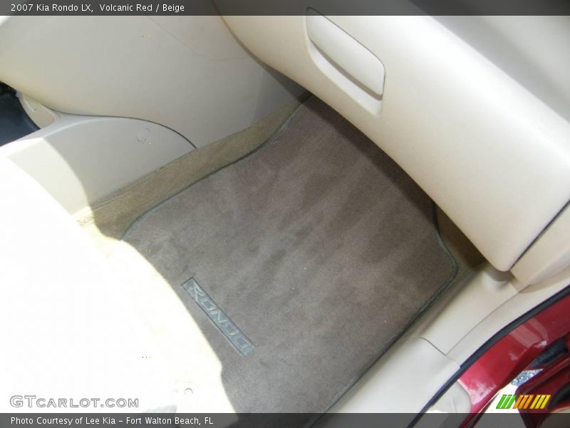 Volcanic Red / Beige 2007 Kia Rondo LX