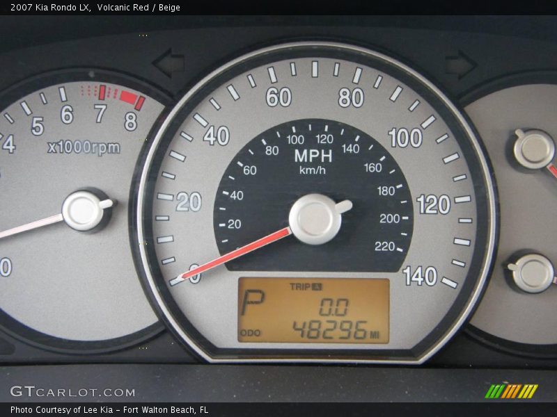 Volcanic Red / Beige 2007 Kia Rondo LX