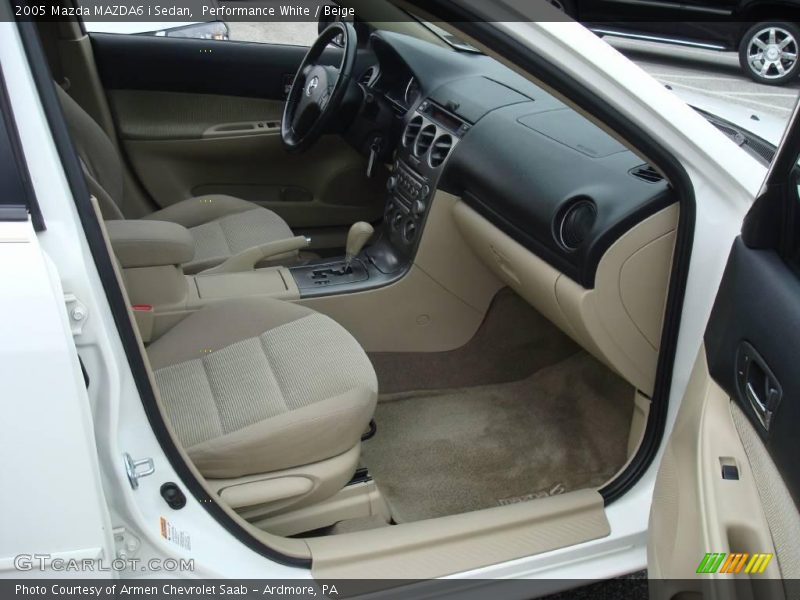Performance White / Beige 2005 Mazda MAZDA6 i Sedan
