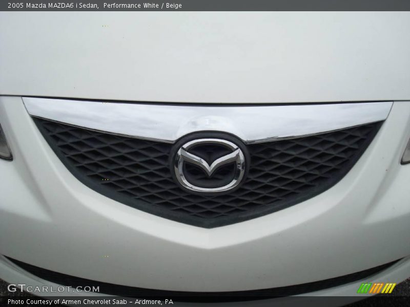 Performance White / Beige 2005 Mazda MAZDA6 i Sedan