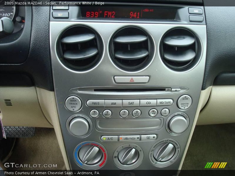 Performance White / Beige 2005 Mazda MAZDA6 i Sedan