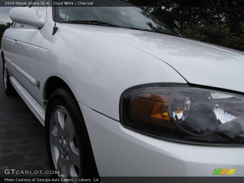 Cloud White / Charcoal 2004 Nissan Sentra SE-R