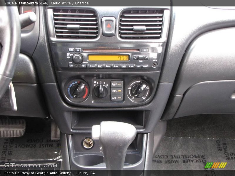 Cloud White / Charcoal 2004 Nissan Sentra SE-R