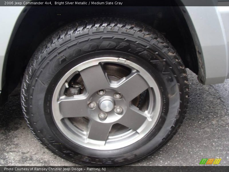 Bright Silver Metallic / Medium Slate Gray 2006 Jeep Commander 4x4