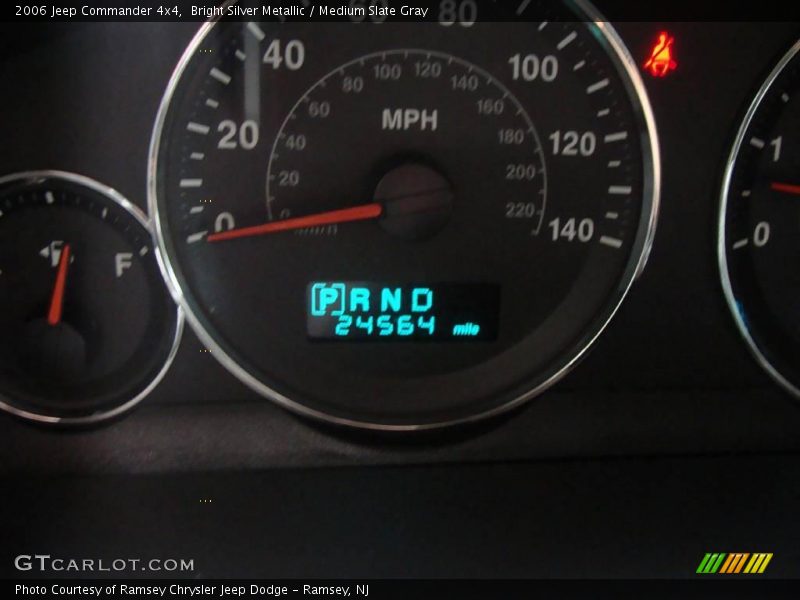 Bright Silver Metallic / Medium Slate Gray 2006 Jeep Commander 4x4
