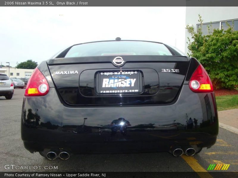 Onyx Black / Frost 2006 Nissan Maxima 3.5 SL