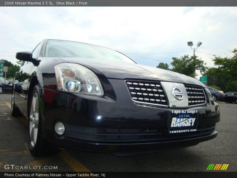 Onyx Black / Frost 2006 Nissan Maxima 3.5 SL