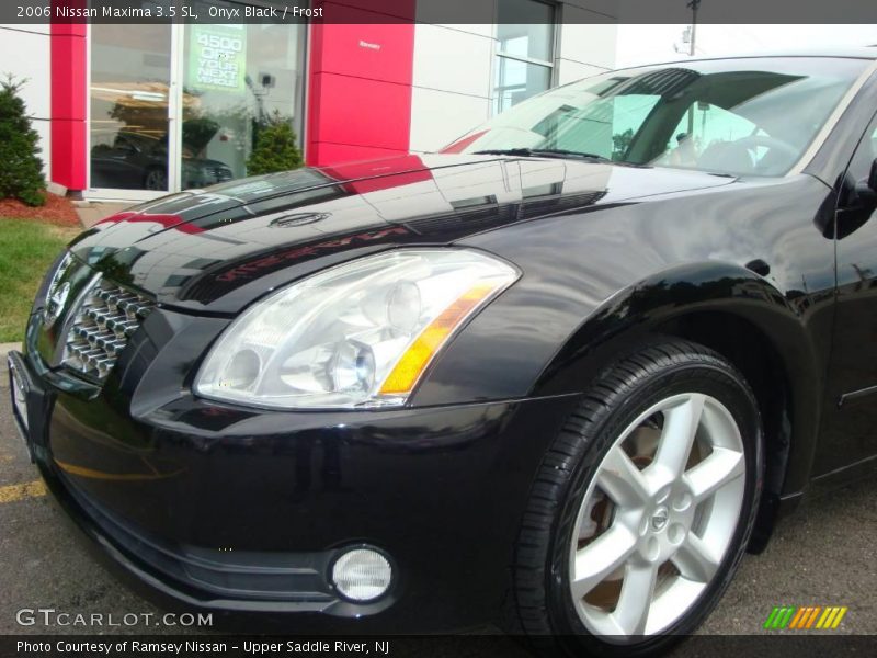 Onyx Black / Frost 2006 Nissan Maxima 3.5 SL