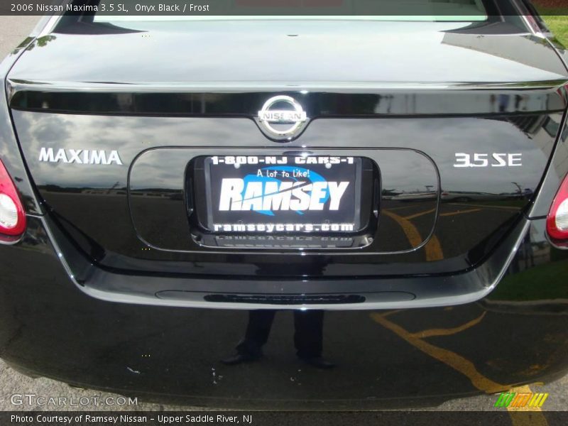 Onyx Black / Frost 2006 Nissan Maxima 3.5 SL