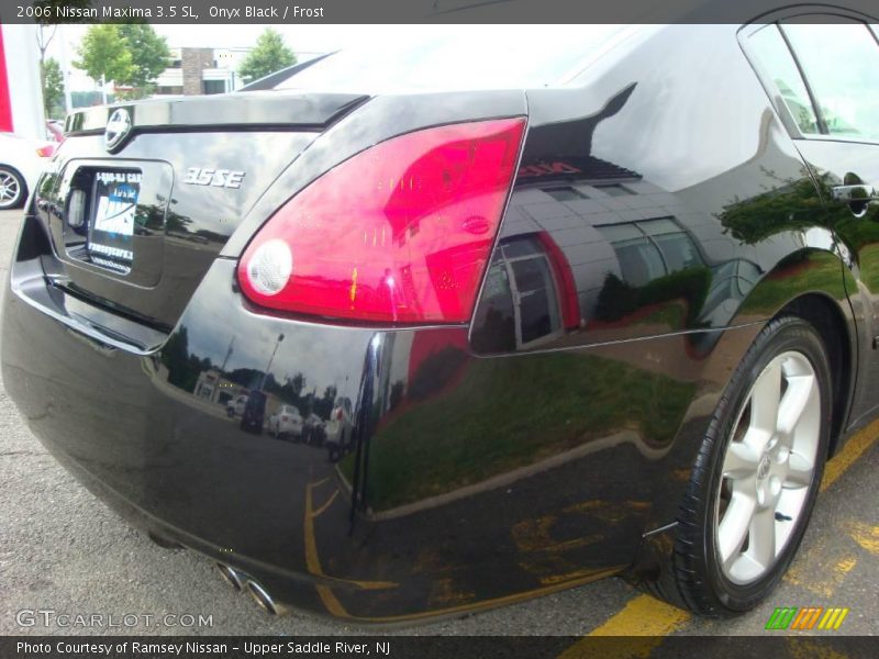Onyx Black / Frost 2006 Nissan Maxima 3.5 SL