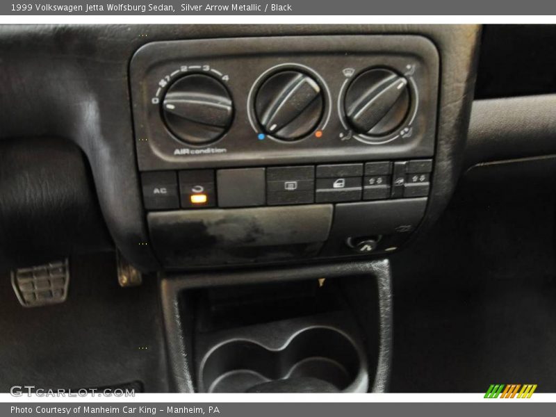 Silver Arrow Metallic / Black 1999 Volkswagen Jetta Wolfsburg Sedan