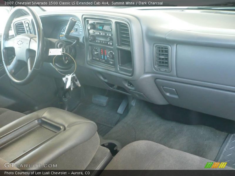 Summit White / Dark Charcoal 2007 Chevrolet Silverado 1500 Classic LS Extended Cab 4x4