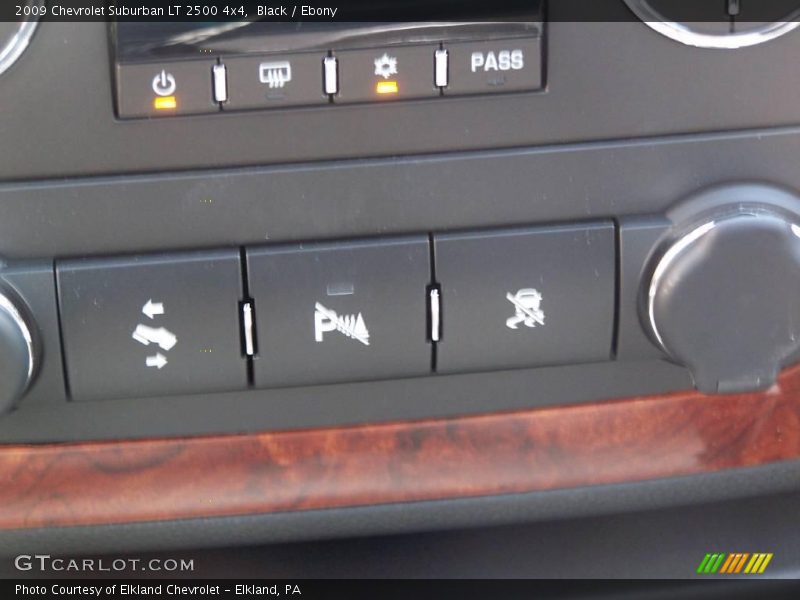 Black / Ebony 2009 Chevrolet Suburban LT 2500 4x4