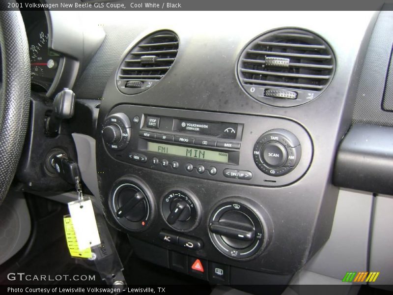 Cool White / Black 2001 Volkswagen New Beetle GLS Coupe