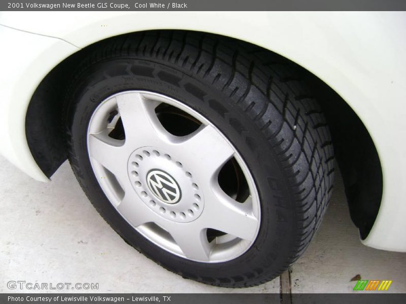 Cool White / Black 2001 Volkswagen New Beetle GLS Coupe