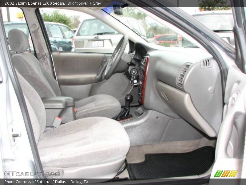 Bright Silver / Gray 2002 Saturn L Series L200 Sedan