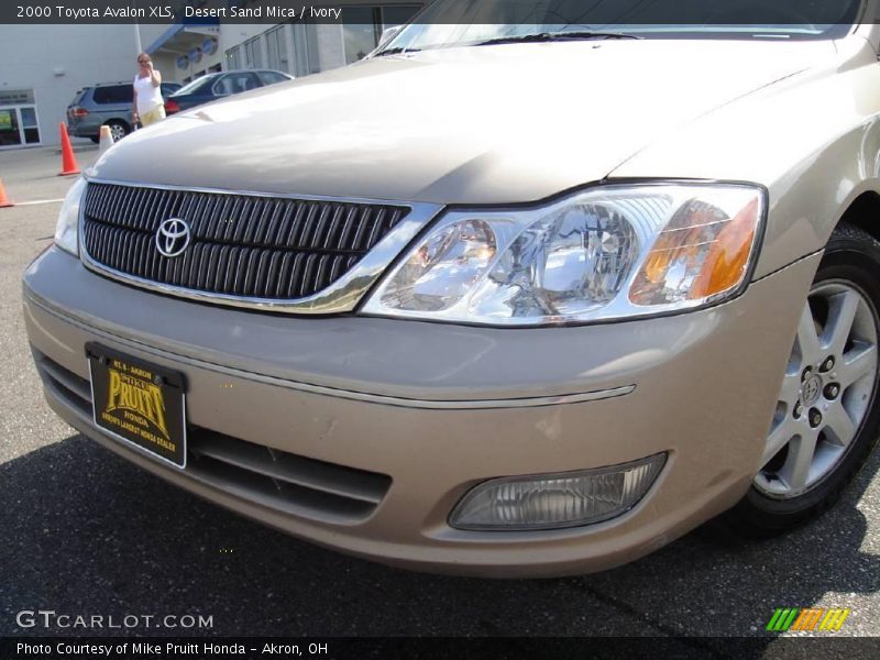 Desert Sand Mica / Ivory 2000 Toyota Avalon XLS