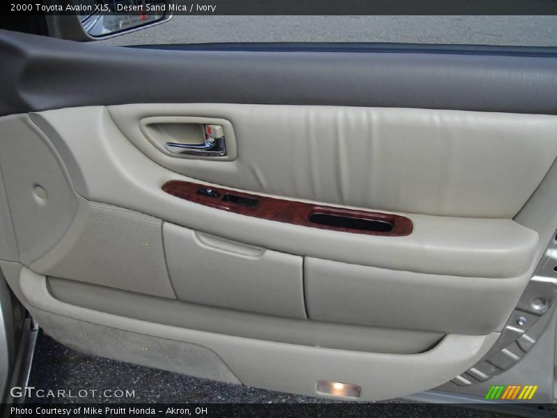Desert Sand Mica / Ivory 2000 Toyota Avalon XLS