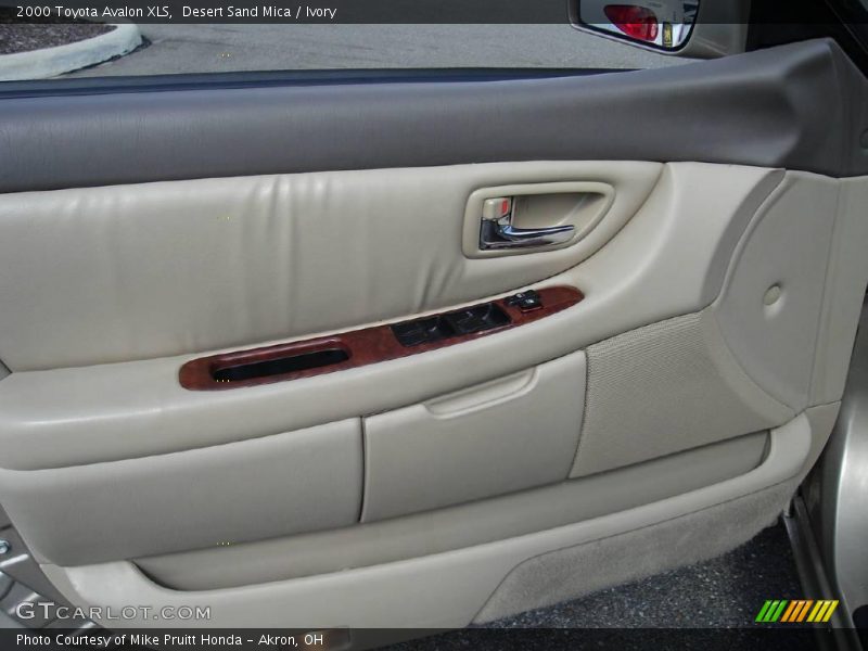 Desert Sand Mica / Ivory 2000 Toyota Avalon XLS