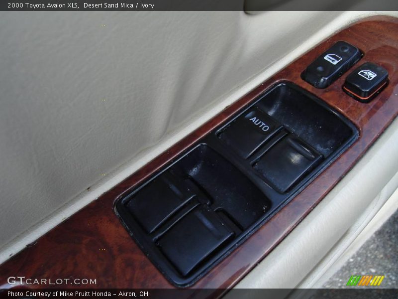 Desert Sand Mica / Ivory 2000 Toyota Avalon XLS