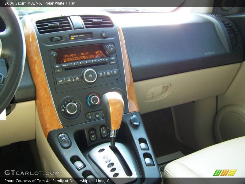 Polar White / Tan 2006 Saturn VUE V6