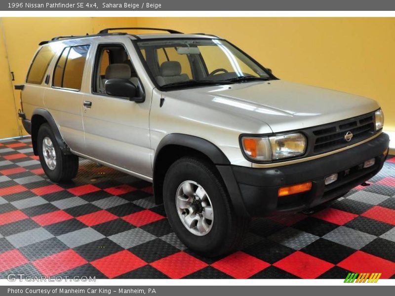 Sahara Beige / Beige 1996 Nissan Pathfinder SE 4x4