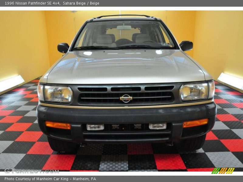 Sahara Beige / Beige 1996 Nissan Pathfinder SE 4x4