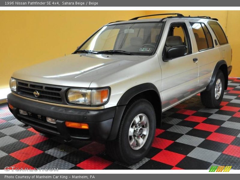 Sahara Beige / Beige 1996 Nissan Pathfinder SE 4x4