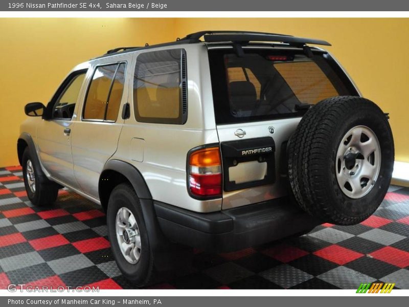 Sahara Beige / Beige 1996 Nissan Pathfinder SE 4x4
