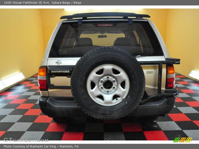 Sahara Beige / Beige 1996 Nissan Pathfinder SE 4x4
