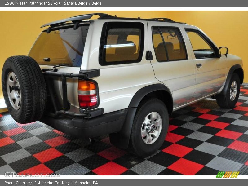 Sahara Beige / Beige 1996 Nissan Pathfinder SE 4x4