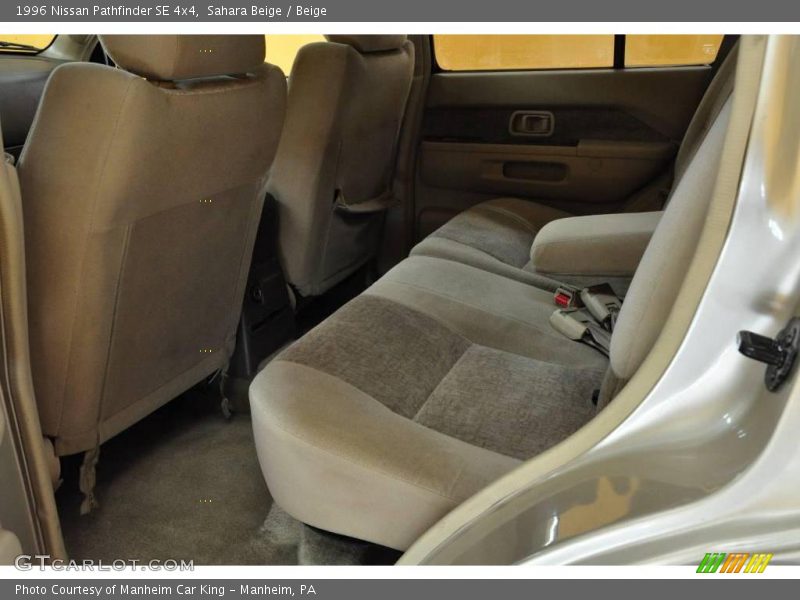 Sahara Beige / Beige 1996 Nissan Pathfinder SE 4x4