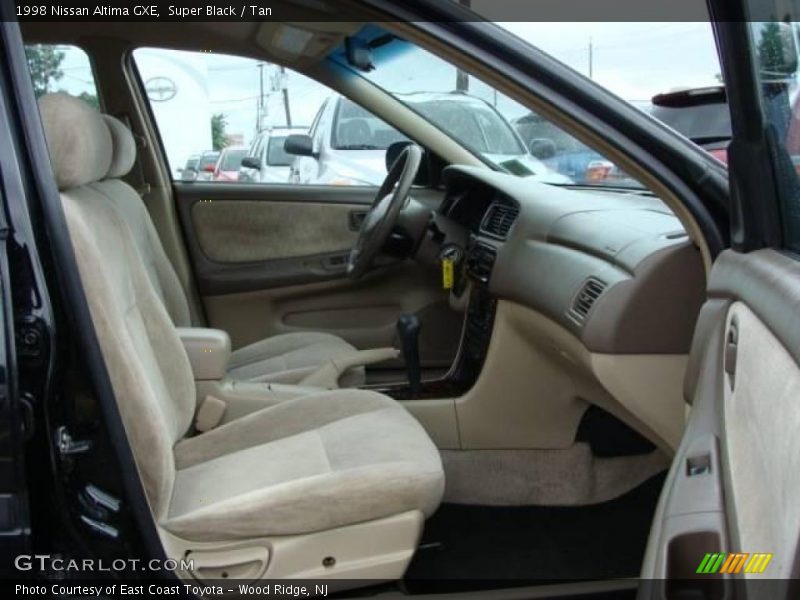 Super Black / Tan 1998 Nissan Altima GXE