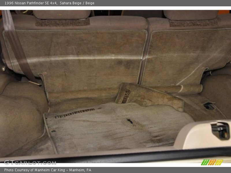 Sahara Beige / Beige 1996 Nissan Pathfinder SE 4x4