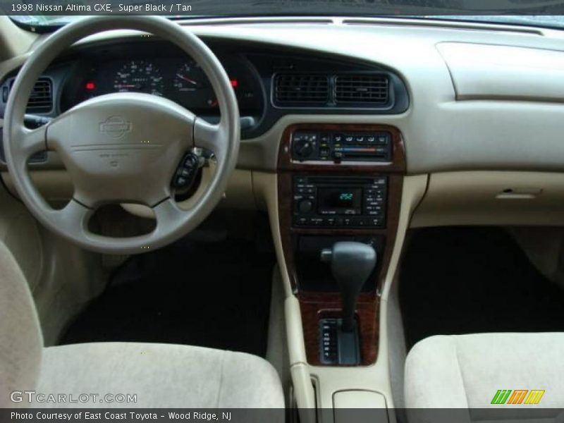 Super Black / Tan 1998 Nissan Altima GXE