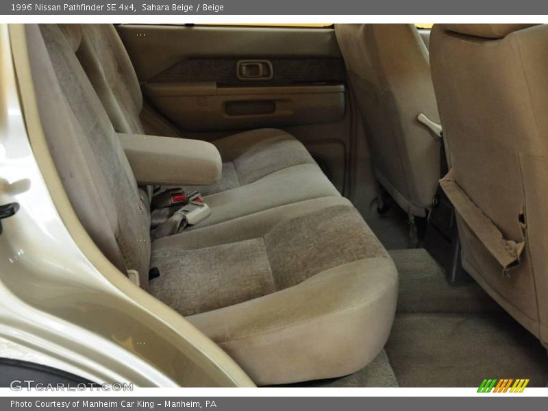 Sahara Beige / Beige 1996 Nissan Pathfinder SE 4x4