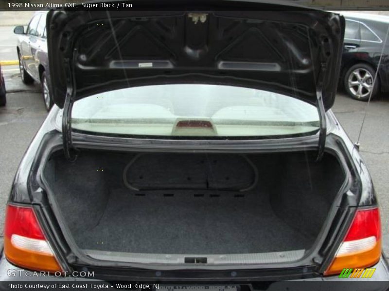 Super Black / Tan 1998 Nissan Altima GXE