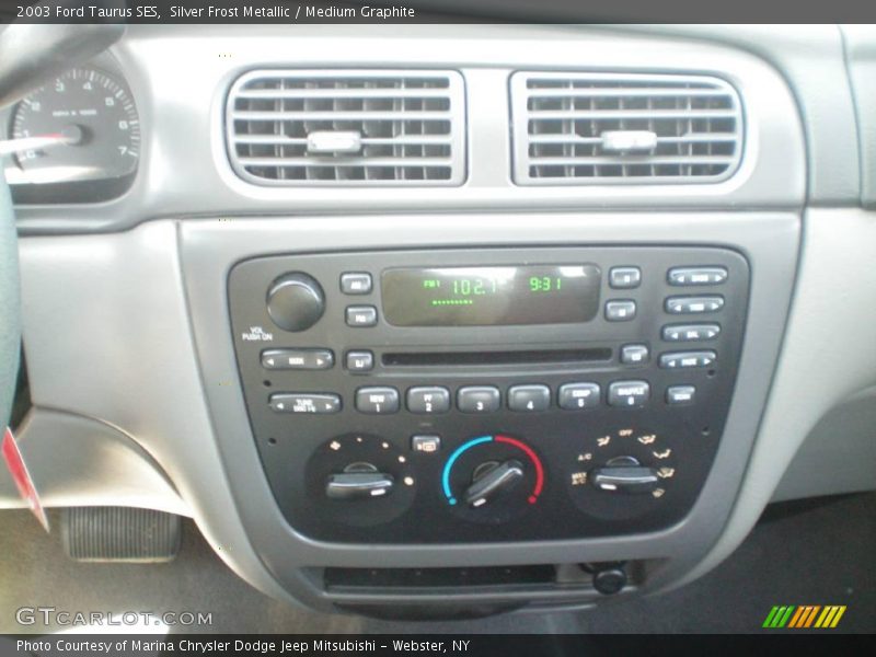 Silver Frost Metallic / Medium Graphite 2003 Ford Taurus SES