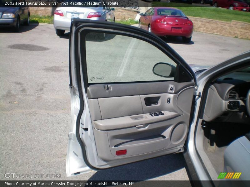 Silver Frost Metallic / Medium Graphite 2003 Ford Taurus SES