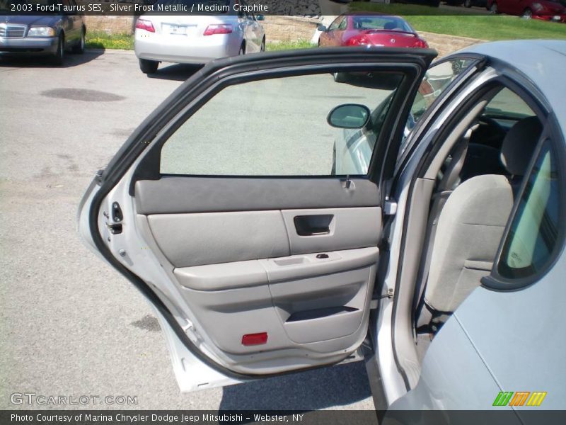 Silver Frost Metallic / Medium Graphite 2003 Ford Taurus SES
